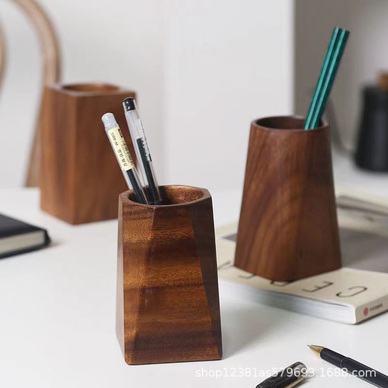 胡桃木手繪筆筒