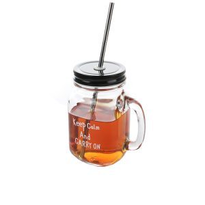 手提玻璃杯